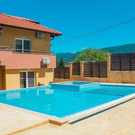 The Rock בית הארחה