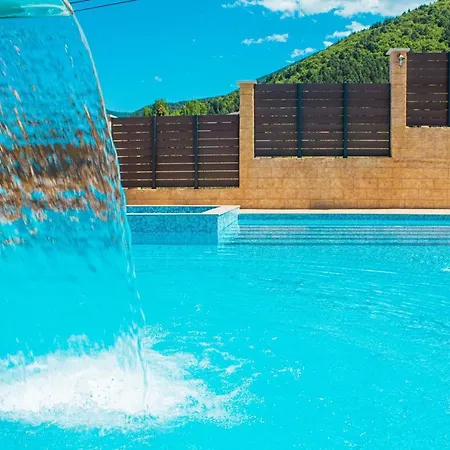 The Rock בית הארחה 4*