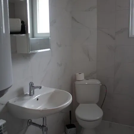 בית הארחה The Rock ספרבה בניה